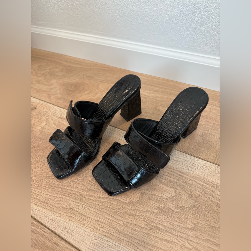 Freda Salvador Adria Black Croc-Embossed Women's Heeled Sandals